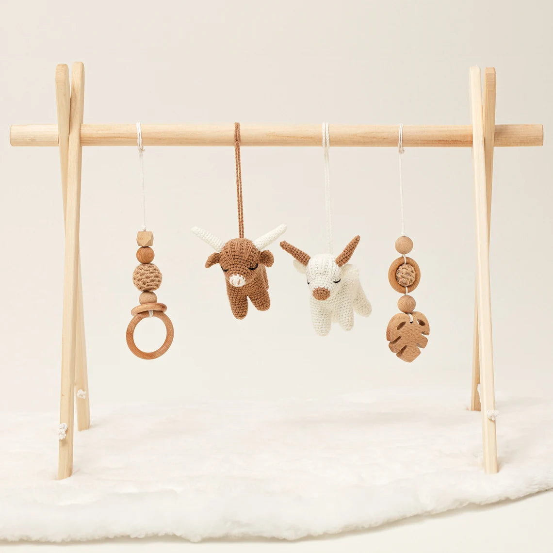 Highland Cow Baby Gym, Baby Activity Gym / Baby Shower Gift / PERSONALIZED LETTERS