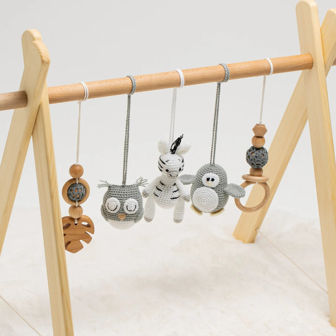 Baby Play Gym, Natural Wood Play Gym for Babies, Wooden Baby Gym with Crocheted Toys / PERSONALIZED LETTERS