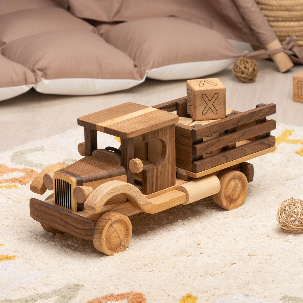 Large Wooden Dump Truck with Personalized Plate – handmade wooden toy, photo 3