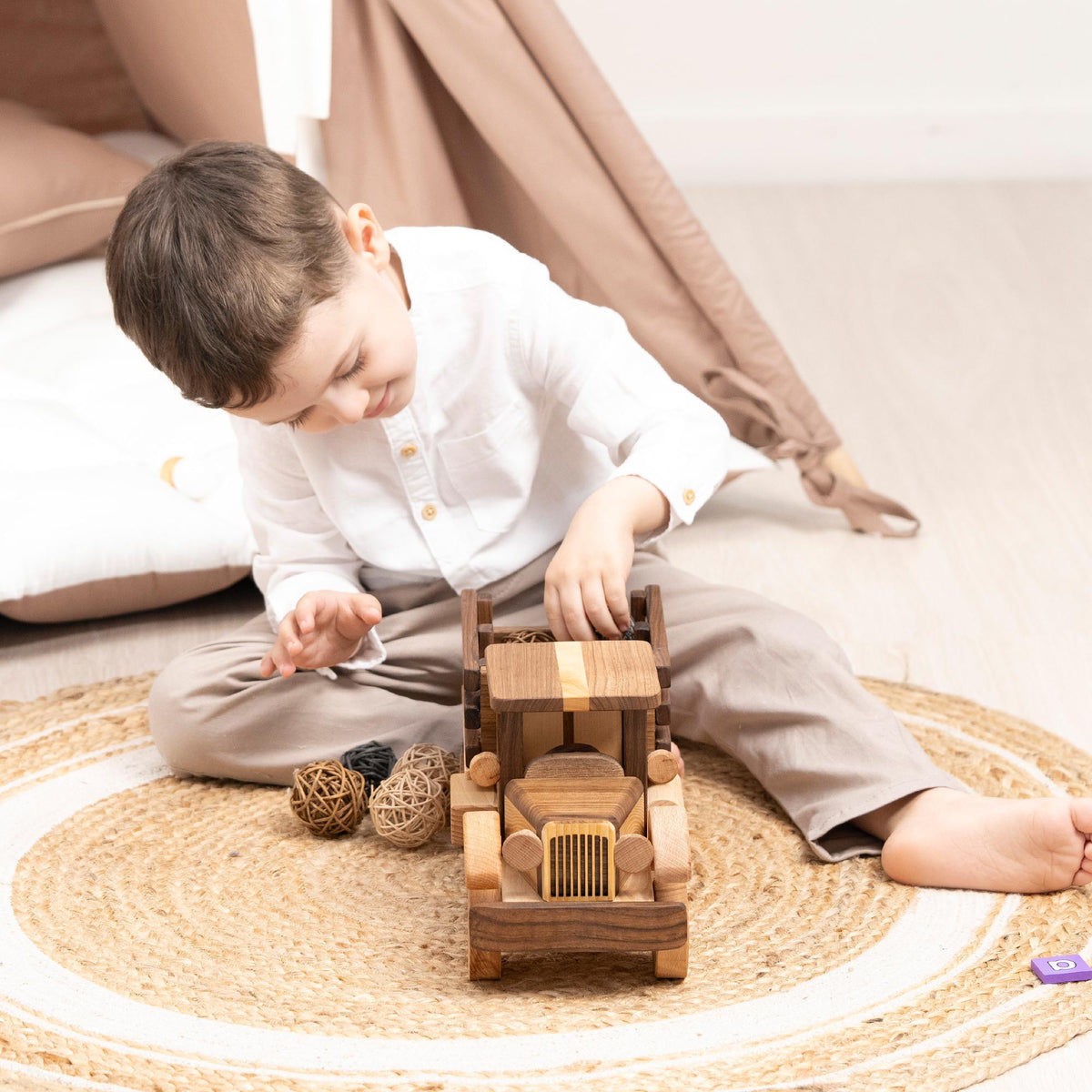 Large Wooden Dump Truck with Personalized Plate – handmade wooden toy, photo 4