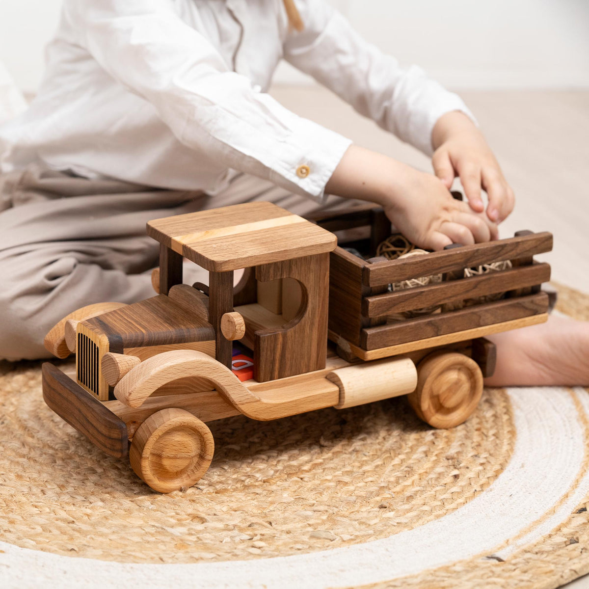 Large Wooden Dump Truck with Personalized Plate – handmade wooden toy, photo 2