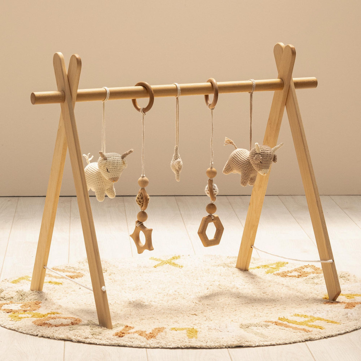 Highland Cow Wooden Baby Gym with Crocheted Toys – handmade wooden baby gym, photo 3