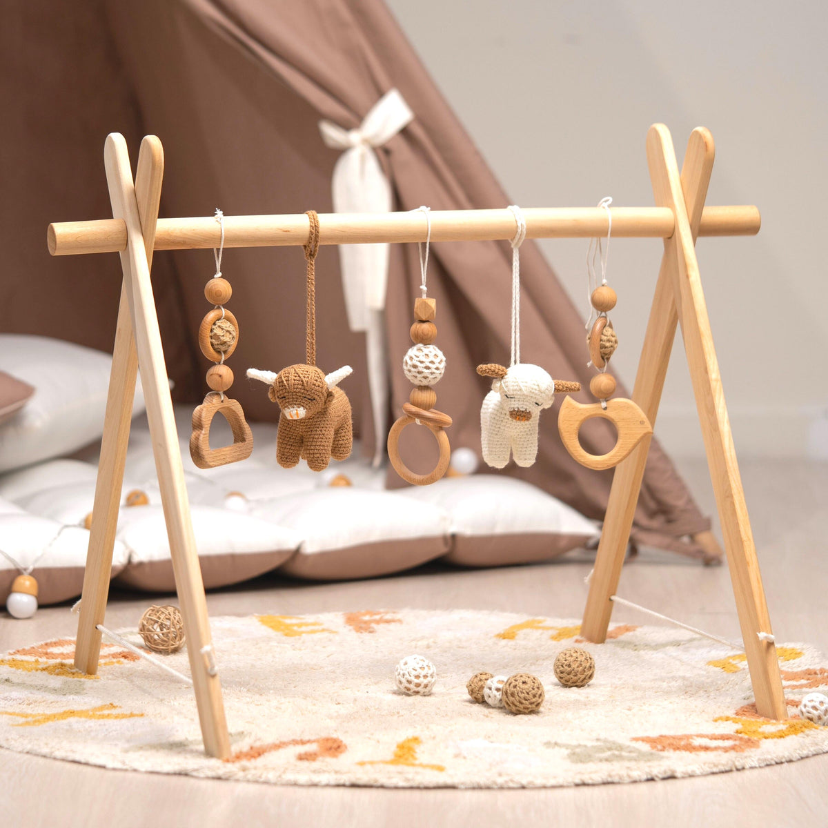 Highland Cow Wooden Baby Gym with Crocheted Toys – handmade wooden baby gym, photo 11